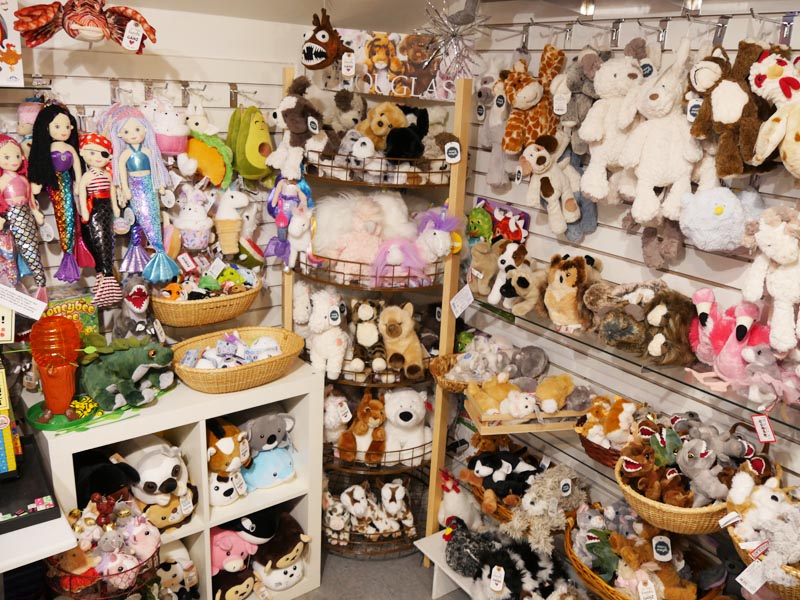 https://theconcordtoybox.com/wp-content/uploads/2021/03/stuffed-animals-play-sets-img-1.jpg